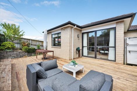 Photo of property in 2 Bangla Place, Massey, Auckland, 0614