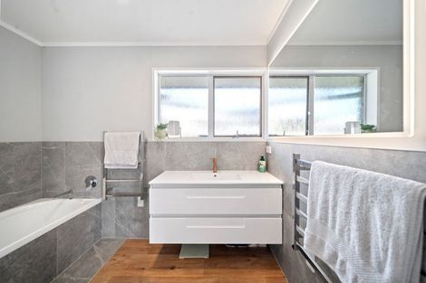 Photo of property in 8 Lorna Place, Brookfield, Tauranga, 3110