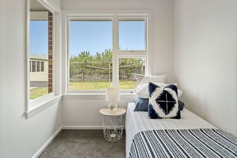 Photo of property in 112 Wainoni Road, Avondale, Christchurch, 8061