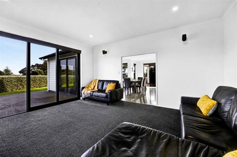 Photo of property in 6 Pebble Beach Court, Waiwhakaiho, New Plymouth, 4312