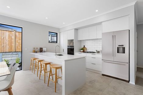 Photo of property in 21 Cambie Avenue, Red Beach, 0932