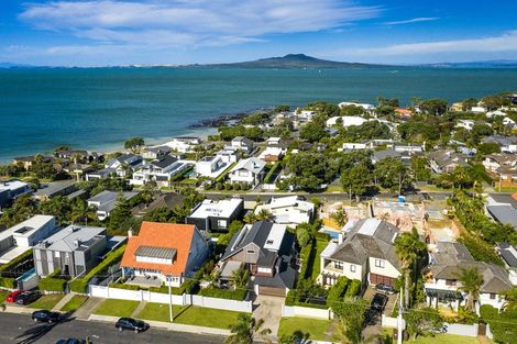 Photo of property in 17 Ocean View Road, Milford, Auckland, 0620