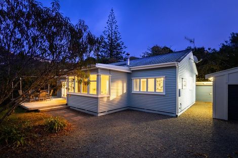 Photo of property in 24 Queens Road, Waikanae Beach, Waikanae, 5036