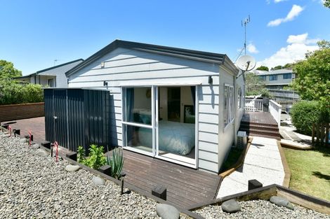 Photo of property in 2/4 Kenneth Hopper Place, Manly, Whangaparaoa, 0930