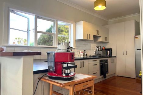 Photo of property in 9 Medway Street, Island Bay, Wellington, 6023