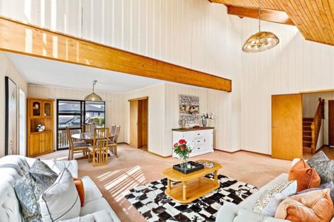 Photo of property in 9 Monet Grove, West Harbour, Auckland, 0618