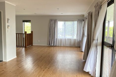 Photo of property in 22 Gosford Drive, Botany Downs, Auckland, 2010