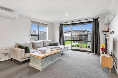 Photo of property in 27 Discovery Place, Marfell, New Plymouth, 4310
