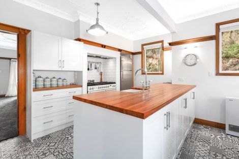 Photo of property in 102 Paremata Road, Paremata, Porirua, 5024