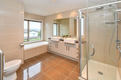 Photo of property in 36 Leburn Crescent, Flat Bush, Auckland, 2016