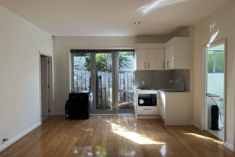 Photo of property in 19 East Coast Road, Milford, Auckland, 0620