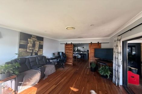 Photo of property in 99 Kitchener Road, Waiuku, 2123