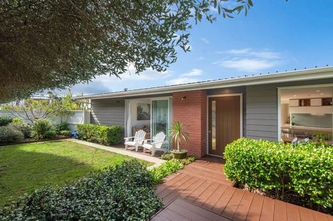 Photo of property in 11 City View Terrace, Birkenhead, Auckland, 0626
