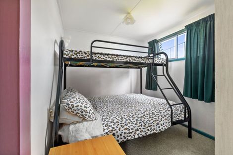 Photo of property in 90 Pinedale Crescent, Riversdale Beach, Masterton, 5872