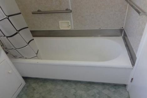 Photo of property in 3/42 Lincoln Road, Henderson, Auckland, 0610