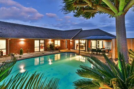 Photo of property in 8 Gigi Place, Conifer Grove, Takanini, 2112