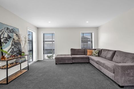 Photo of property in 27 Coutts Way, Fitzherbert, Palmerston North, 4410