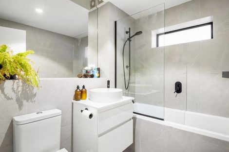 Photo of property in 2/42 Island Road, Beach Haven, Auckland, 0626