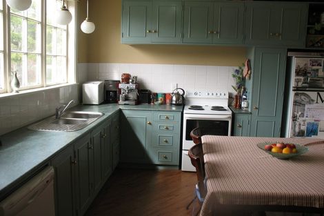 Photo of property in 7 Griffiths Grove, Newlands, Wellington, 6037