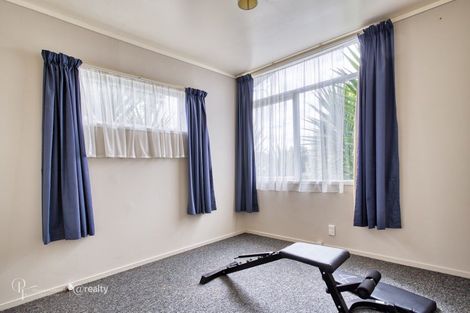 Photo of property in 6 Alamein Place, Pukekohe, 2120