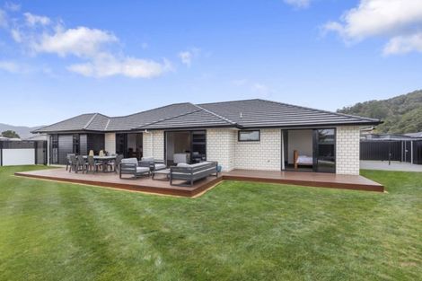 Photo of property in 25 Buddle Road, Wallaceville, Upper Hutt, 5018