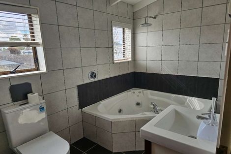 Photo of property in 2 Dalmahoy Place, Wattle Downs, Auckland, 2103