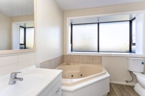 Photo of property in 3 Siska Place, Upper Riccarton, Christchurch, 8041