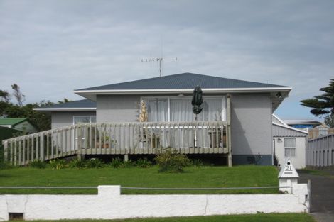 Photo of property in 21 Lee Street, Castlecliff, Whanganui, 4501