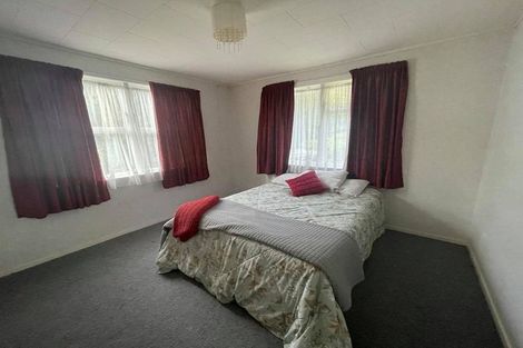 Photo of property in 1 Pohue Grove, Stokes Valley, Lower Hutt, 5019