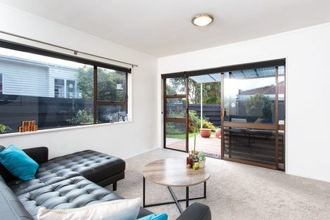 Photo of property in 2/40 Dignan Street, Point Chevalier, Auckland, 1022