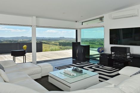 Photo of property in 77 Rangiuru Drive, Parua Bay, Onerahi, 0192