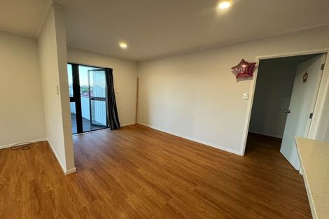 Photo of property in 1 Tableau Place, Totara Vale, Auckland, 0629