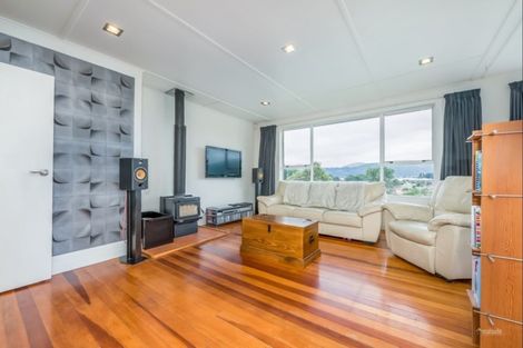 Photo of property in 10 Hill Grove, Naenae, Lower Hutt, 5011