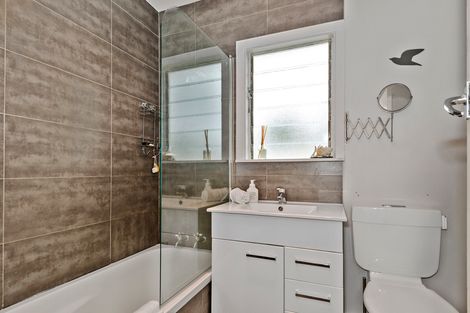 Photo of property in 1/450 Great South Road, Opaheke, Papakura, 2113