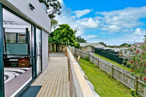 Photo of property in 2/2 Valecrest Place, Bayview, Auckland, 0629
