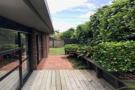 Photo of property in 2/2 Dallinghoe Crescent, Milford, Auckland, 0620