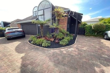 Photo of property in 2/2 Dallinghoe Crescent, Milford, Auckland, 0620