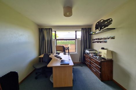 Photo of property in 18 Camelia Place, Islington, Christchurch, 8042