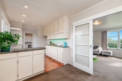 Photo of property in 2 Ashbourne Place, Glendene, Auckland, 0602