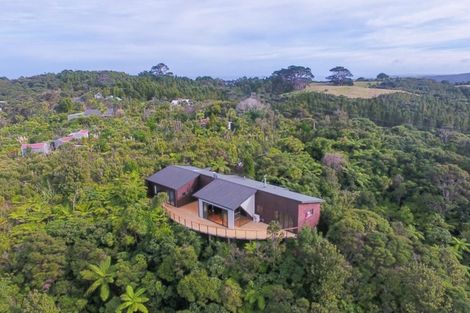 Photo of property in 209 Piha Road, Piha, New Lynn, 0772