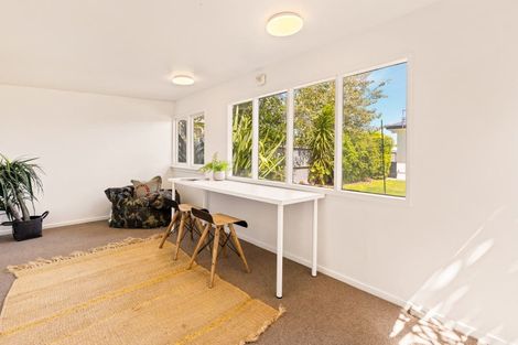 Photo of property in 136 Avonhead Road, Avonhead, Christchurch, 8042