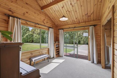 Photo of property in 280 Corbett Road, Paraite, New Plymouth, 4373