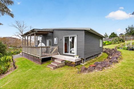 Photo of property in 16 Settlement Road, Kaiwaka, 0573