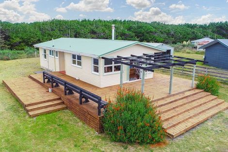 Photo of property in 37 Te Kiri Street, Himatangi Beach, Foxton, 4891
