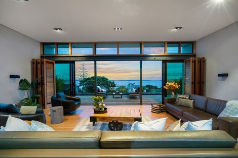 Photo of property in 51 Pacific Parade, Army Bay, Whangaparaoa, 0930