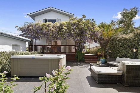 Photo of property in 21 Church Street, Northcote Point, Auckland, 0627