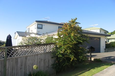 Photo of property in 1/6 Mossop Rise, Glenfield, Auckland, 0629