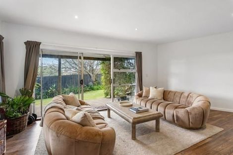 Photo of property in 820 Whangaparaoa Road, Manly, Whangaparaoa, 0930