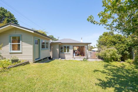 Photo of property in 71 Maungaraki Road, Korokoro, Lower Hutt, 5012