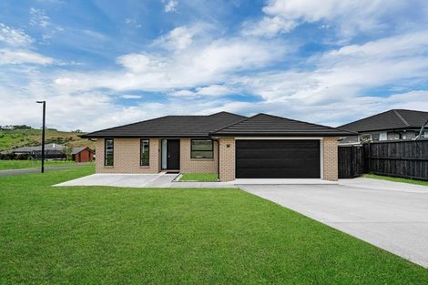 Photo of property in 33 Harry Richards Way, Pokeno, 2402